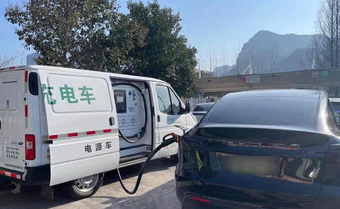 久治汽车搭电